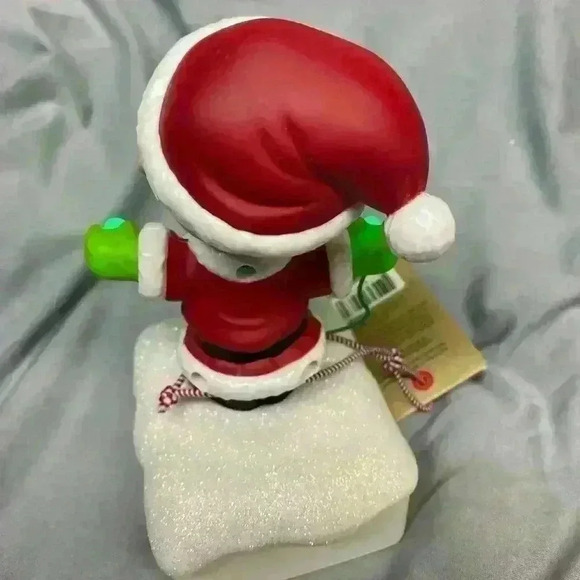 Hallmark 2015 Peanuts Gang Christmas Music and Light Show featuring Linus NWT - Picture 13 of 16